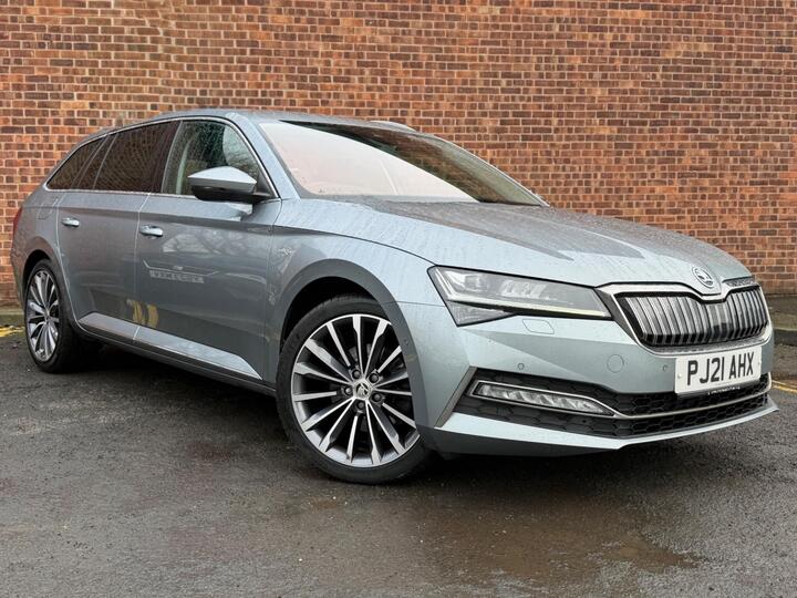 Skoda Superb 1.4 TSI IV 13kWh Laurin & Klement DSG Euro 6 (s/s) 5dr Skoda Superb 1.4 TSI IV 13kWh Laurin & Klement DSG Euro 6 (s/s) 5dr