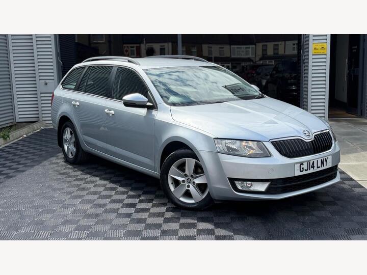 Skoda Octavia 1.6 TDI SE DSG Euro 5 (s/s) 5dr Skoda Octavia 1.6 TDI SE DSG Euro 5 (s/s) 5dr