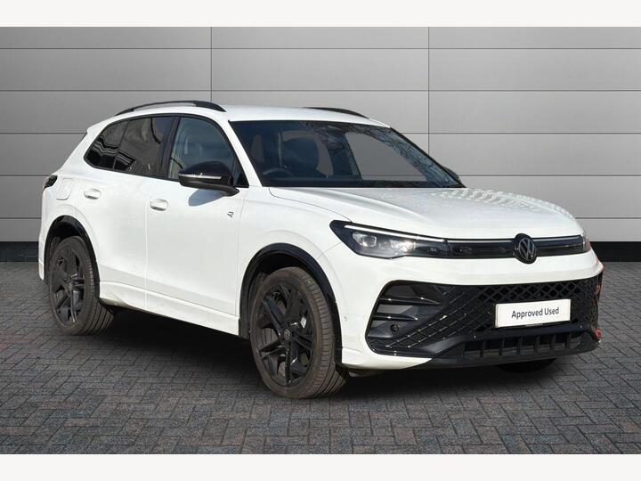 Volkswagen Tiguan 2.0 TDI R-Line DSG Euro 6 (s/s) 5dr Volkswagen Tiguan 2.0 TDI R-Line DSG Euro 6 (s/s) 5dr