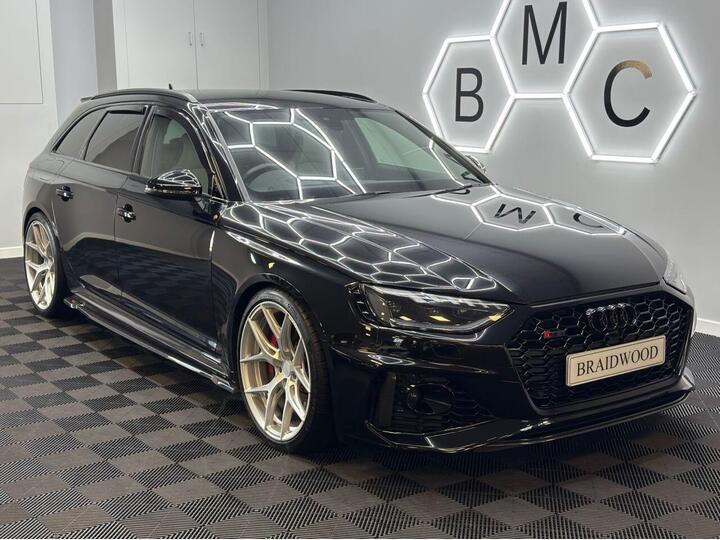 Audi RS4 AVANT 2.9 TFSI V6 Carbon Black Tiptronic Quattro Euro 6 (s/s) 5dr Audi RS4 AVANT 2.9 TFSI V6 Carbon Black Tiptronic Quattro Euro 6 (s/s) 5dr