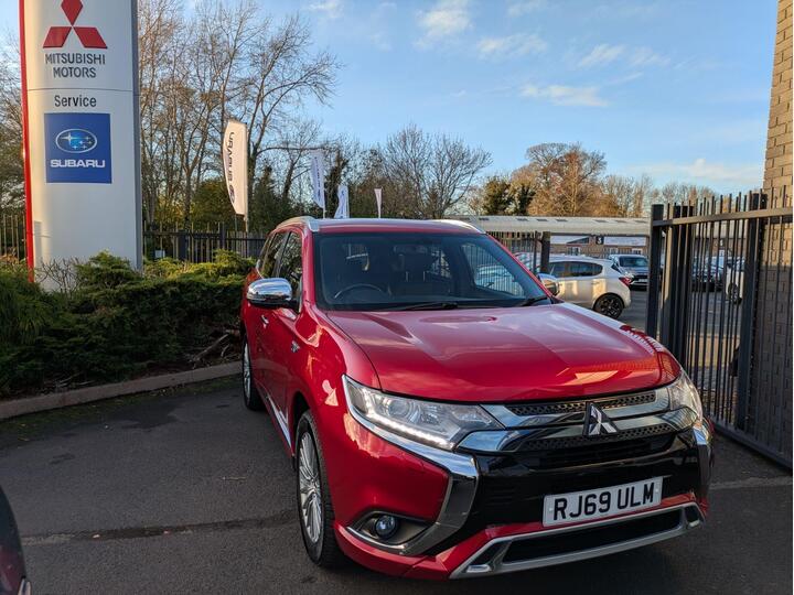 Mitsubishi Outlander 2.4h TwinMotor 13.8kWh Dynamic CVT 4WD Euro 6 (s/s) 5dr