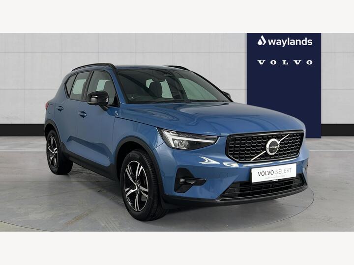 Volvo XC40 2.0 B3 MHEV Plus Dark DCT Auto Euro 6 (s/s) 5dr
