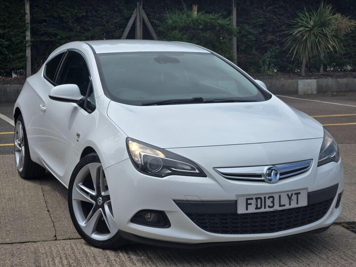 Vauxhall Astra GTC 2.0 CDTi SRi Euro 5 (s/s) 3dr
