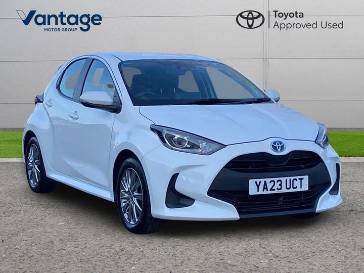 Toyota Yaris 1.5 VVT-h Icon E-CVT Euro 6 (s/s) 5dr Toyota Yaris 1.5 VVT-h Icon E-CVT Euro 6 (s/s) 5dr