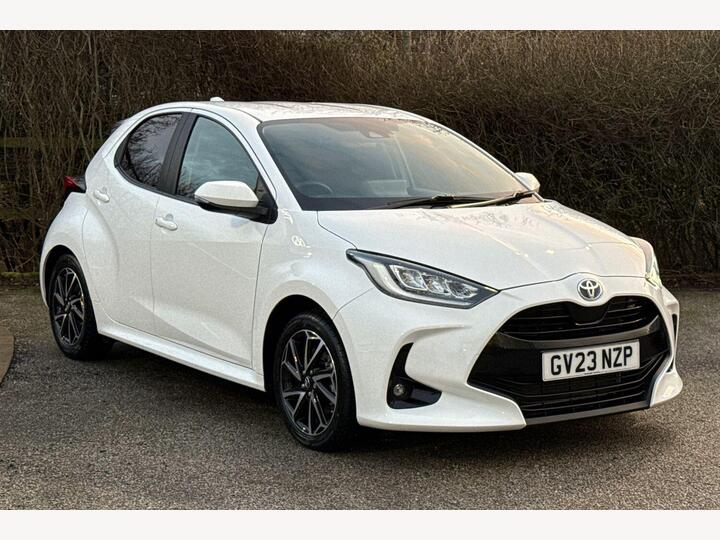 Toyota Yaris 1.5 VVT-h Design E-CVT Euro 6 (s/s) 5dr Toyota Yaris 1.5 VVT-h Design E-CVT Euro 6 (s/s) 5dr