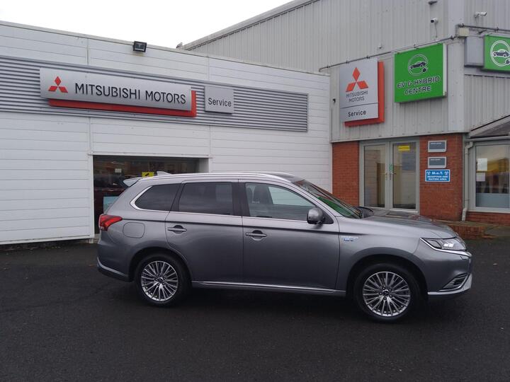 Mitsubishi Outlander 2.4h TwinMotor 13.8kWh Exceed CVT 4WD Euro 6 (s/s) 5dr Mitsubishi Outlander 2.4h TwinMotor 13.8kWh Exceed CVT 4WD Euro 6 (s/s) 5dr