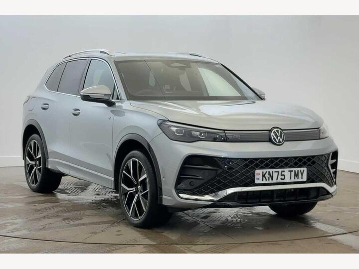 Volkswagen Tiguan 1.5 TSI EHybrid 19.7kWh R-Line DSG Euro 6 (s/s) 5dr Volkswagen Tiguan 1.5 TSI EHybrid 19.7kWh R-Line DSG Euro 6 (s/s) 5dr