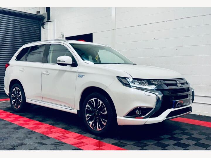 Mitsubishi OUTLANDER 2.0h 12kWh 4h CVT 4WD Euro 6 (s/s) 5dr