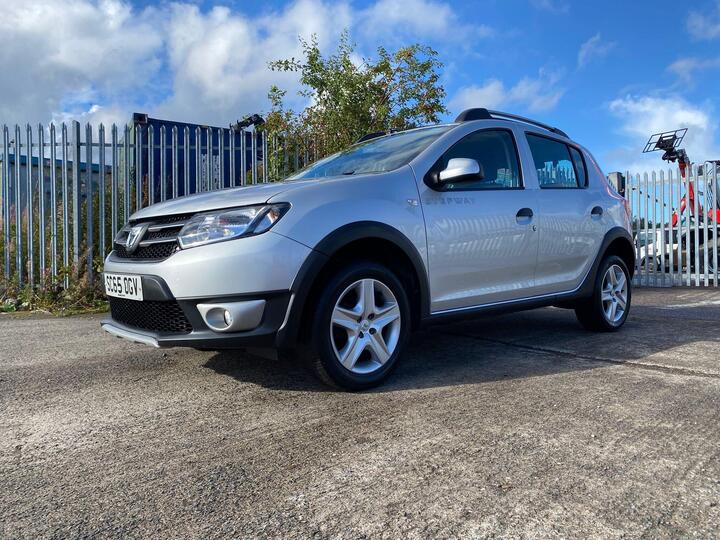 Dacia Sandero Stepway 0.9 TCe Laureate Euro 6 (s/s) 5dr Dacia Sandero Stepway 0.9 TCe Laureate Euro 6 (s/s) 5dr