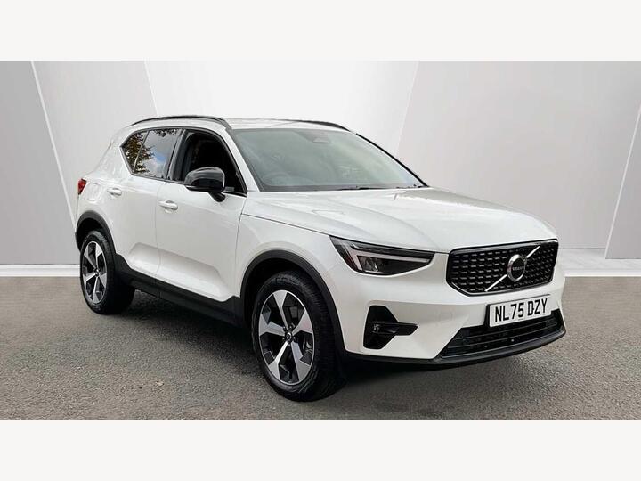 Volvo XC40 2.0 B3 MHEV Plus Dark DCT Auto Euro 6 (s/s) 5dr