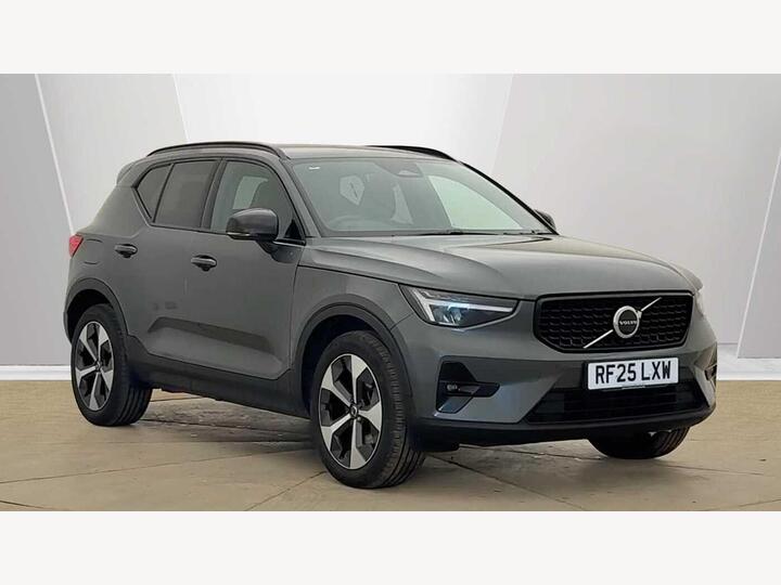 Volvo XC40 2.0 B4 MHEV Plus Dark DCT Auto Euro 6 (s/s) 5dr