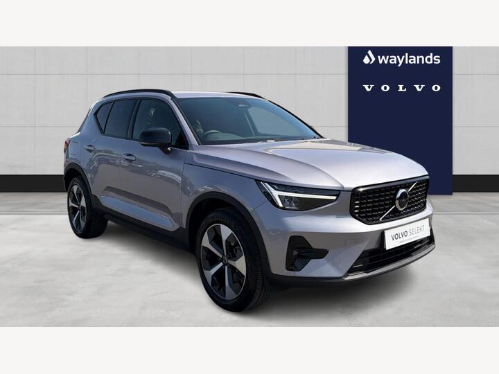 Volvo XC40 2.0 B3 MHEV Plus Dark DCT Auto Euro 6 (s/s) 5dr