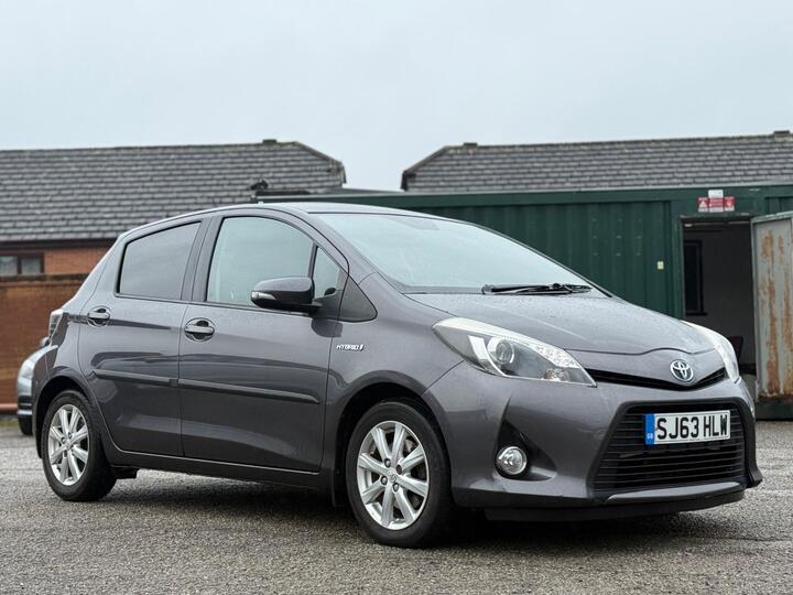 Toyota Yaris 1.5 VVT-h T4 CVT Euro 5 5dr Toyota Yaris 1.5 VVT-h T4 CVT Euro 5 5dr