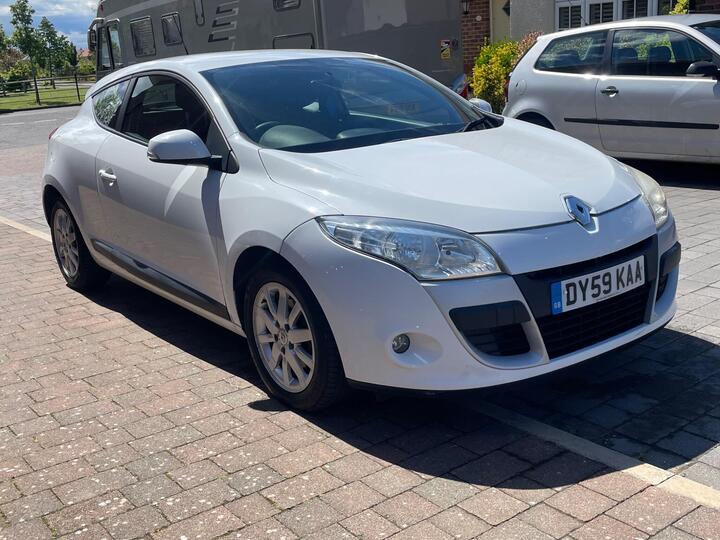 Renault Megane 1.6 16V Expression Euro 5 3dr Renault Megane 1.6 16V Expression Euro 5 3dr