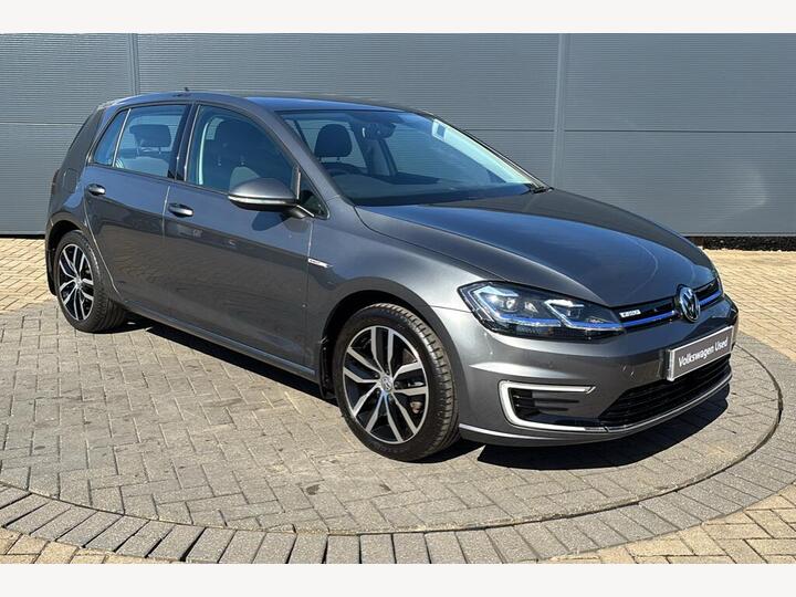 Volkswagen GOLF 35.8kWh E-Golf Auto 5dr Volkswagen GOLF 35.8kWh E-Golf Auto 5dr