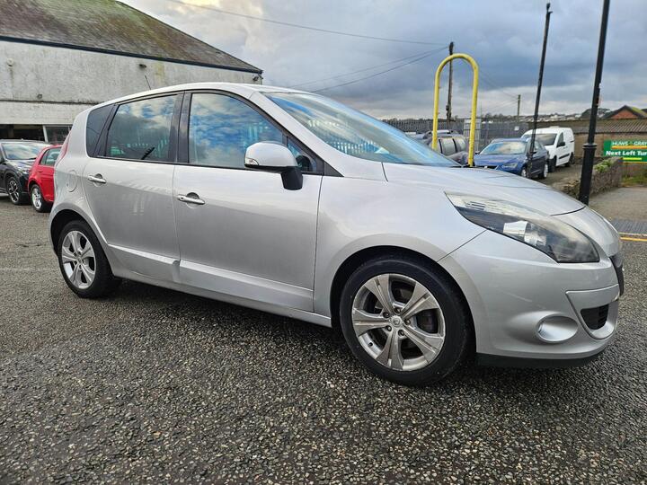 Renault Scenic 1.6 DCi Dynamique TomTom Euro 5 (s/s) 5dr Renault Scenic 1.6 DCi Dynamique TomTom Euro 5 (s/s) 5dr