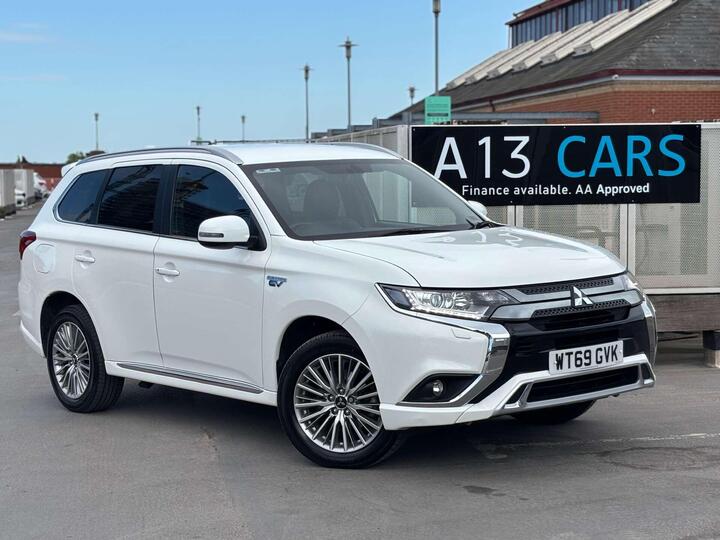 Mitsubishi OUTLANDER 2.4h TwinMotor 13.8kWh Dynamic CVT 4WD Euro 6 (s/s) 5dr Mitsubishi OUTLANDER 2.4h TwinMotor 13.8kWh Dynamic CVT 4WD Euro 6 (s/s) 5dr