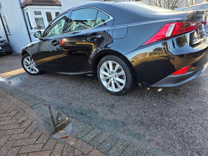 Lexus IS 2.5 300h Luxury E-CVT Euro 5 (s/s) 4dr