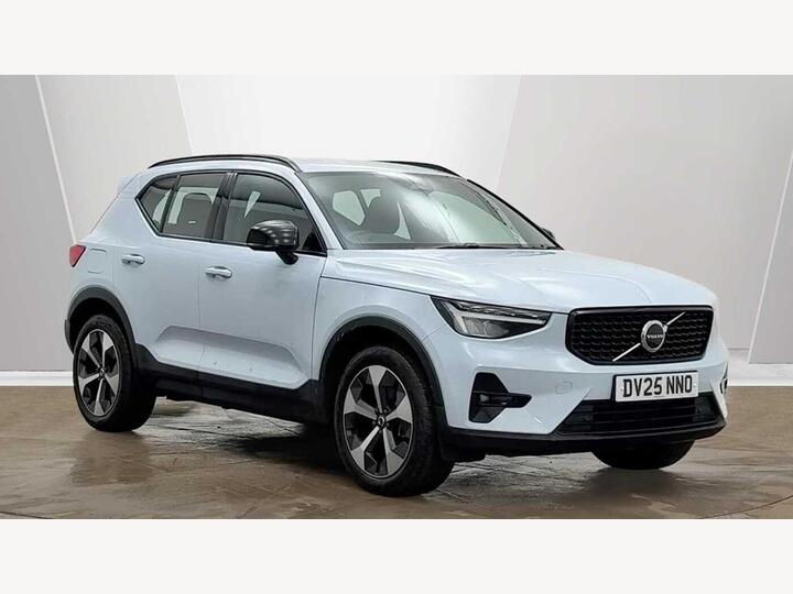 Volvo XC40 2.0 B3 MHEV Plus Dark DCT Auto Euro 6 (s/s) 5dr