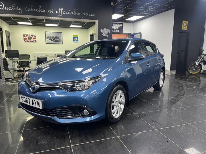 Toyota AURIS 1.2 VVT-i Icon Euro 6 (s/s) 5dr (Safety Sense) Toyota AURIS 1.2 VVT-i Icon Euro 6 (s/s) 5dr (Safety Sense)