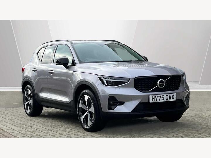 Volvo XC40 2.0 B3 MHEV Plus Dark DCT Auto Euro 6 (s/s) 5dr
