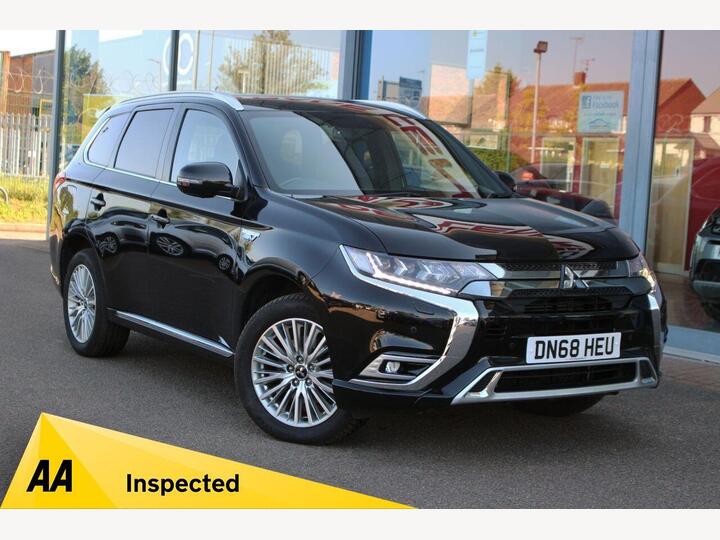 Mitsubishi OUTLANDER 2.4h TwinMotor 13.8kWh 4h CVT 4WD Euro 6 (s/s) 5dr Mitsubishi OUTLANDER 2.4h TwinMotor 13.8kWh 4h CVT 4WD Euro 6 (s/s) 5dr