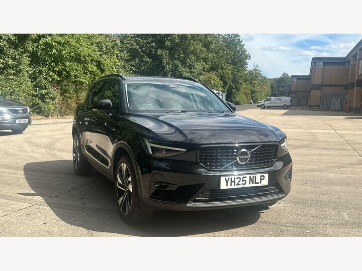 Volvo XC40 2.0 B3 MHEV Ultra Dark DCT Auto Euro 6 (s/s) 5dr