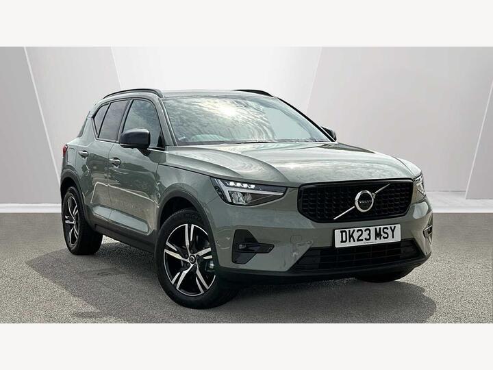 Volvo XC40 2.0 B3 MHEV Plus Dark DCT Auto Euro 6 (s/s) 5dr