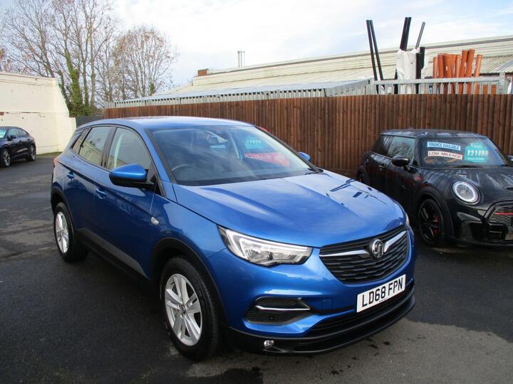 Vauxhall Grandland X 1.2 Turbo SE Euro 6 (s/s) 5dr Vauxhall Grandland X 1.2 Turbo SE Euro 6 (s/s) 5dr