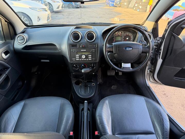 Ford Fiesta 1.6 Ghia 5dr