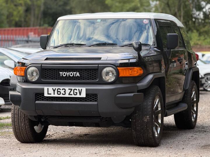 Toyota FJ Cruiser 4.0 V6 4X4 AUTO. RIGHT HAND DRIVE 5dr