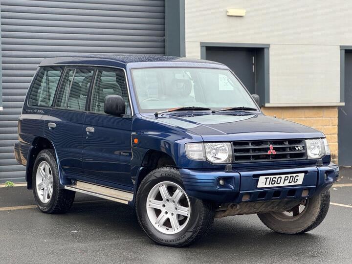 Mitsubishi Pajero (UK Spec Shogun 3.5 V6 Flared Arch Auto)