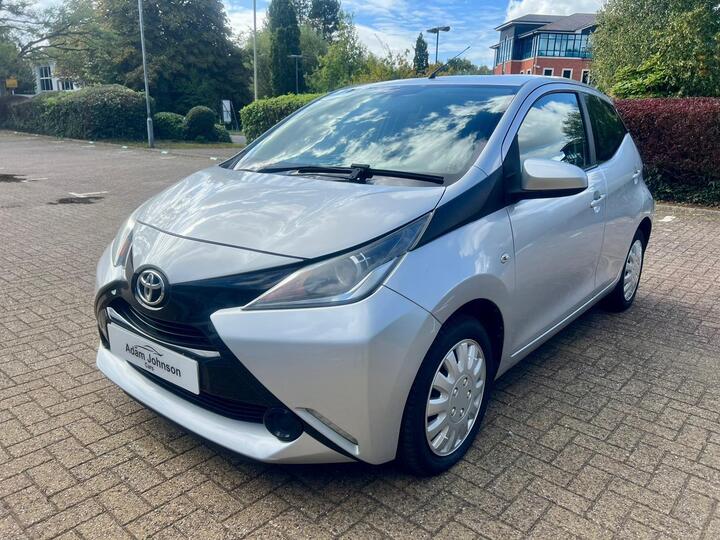 Toyota AYGO 1.0 VVT-i X-play Euro 6 5dr Toyota AYGO 1.0 VVT-i X-play Euro 6 5dr