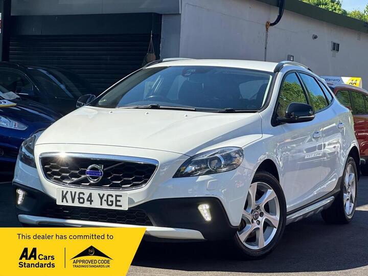 Volvo V40 Cross Country 2.0 D4 Lux Nav Euro 6 (s/s) 5dr Volvo V40 Cross Country 2.0 D4 Lux Nav Euro 6 (s/s) 5dr