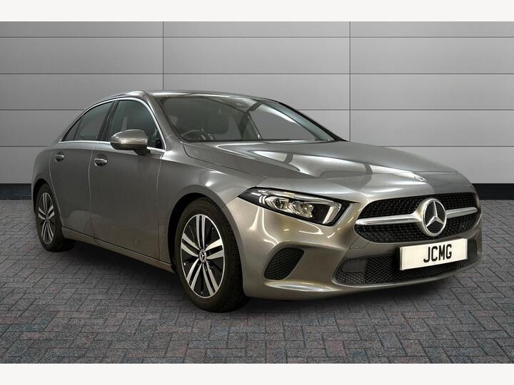 Mercedes-Benz A200 SPORT 1.3 A200 Sport Euro 6 (s/s) 4dr Mercedes-Benz A200 SPORT 1.3 A200 Sport Euro 6 (s/s) 4dr