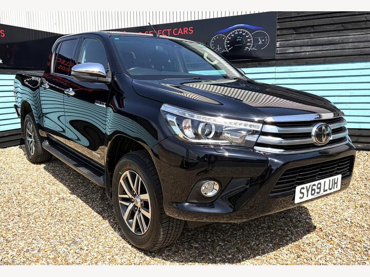 Toyota Hilux 2.4 D-4D Invincible 4WD Euro 6 (s/s) 4dr (TSS)