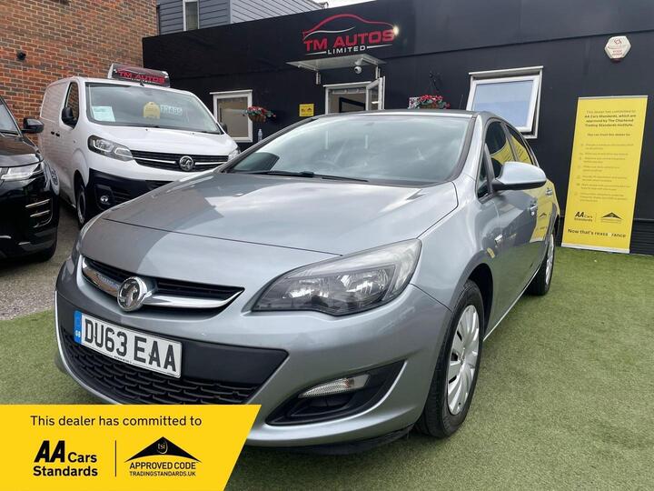 Vauxhall Astra 1.6 16v Exclusiv Auto Euro 5 5dr Vauxhall Astra 1.6 16v Exclusiv Auto Euro 5 5dr