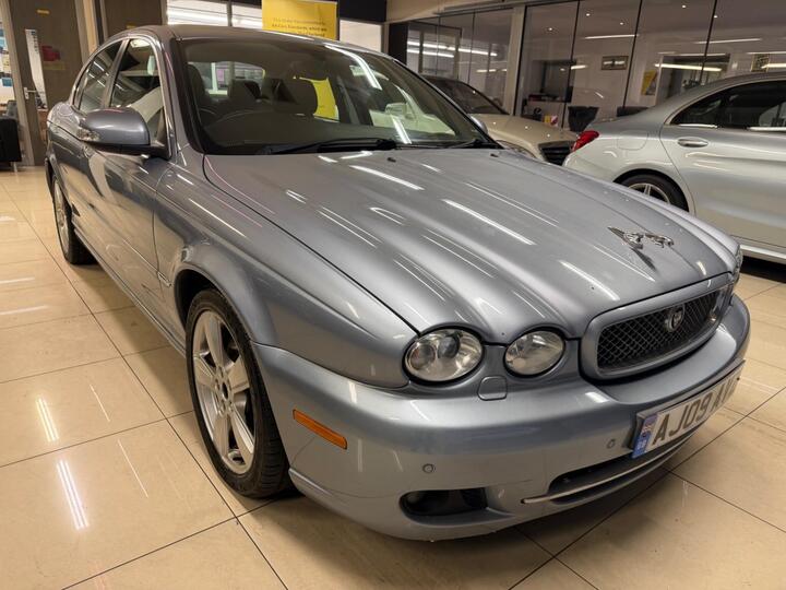 Jaguar X-Type 2.2D DPF SE 4dr Jaguar X-Type 2.2D DPF SE 4dr