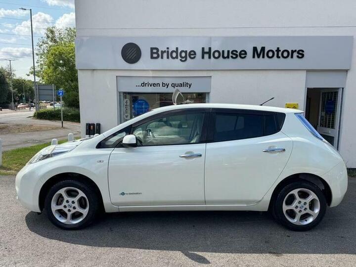 Nissan Leaf 24kWh Hatchback 5dr Electric Auto (107 Bhp)