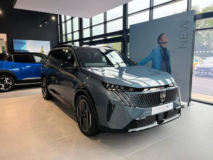Peugeot E-5008 73kWh GT Auto 5dr