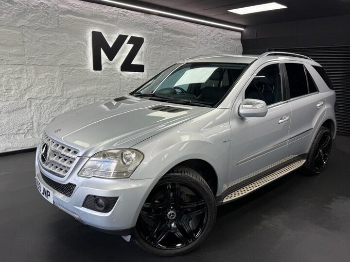 Mercedes-Benz M-CLASS 3.0 ML300 CDI V6 BlueEfficiency Sport Tiptronic 4WD Euro 4 5dr Mercedes-Benz M-CLASS 3.0 ML300 CDI V6 BlueEfficiency Sport Tiptronic 4WD Euro 4 5dr