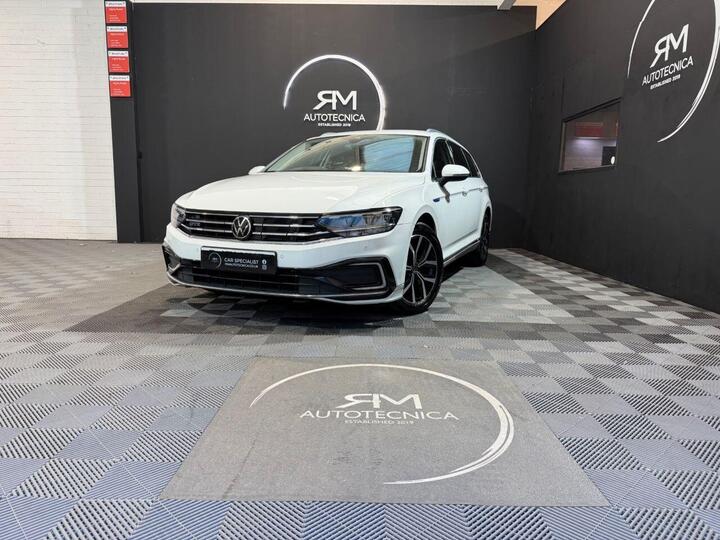 Volkswagen PASSAT 1.4 TSI 13kWh GTE DSG Euro 6 (s/s) 5dr Volkswagen PASSAT 1.4 TSI 13kWh GTE DSG Euro 6 (s/s) 5dr