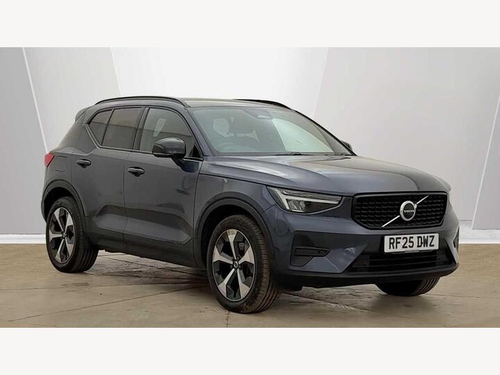 Volvo XC40 2.0 B3 MHEV Plus Dark DCT Auto Euro 6 (s/s) 5dr