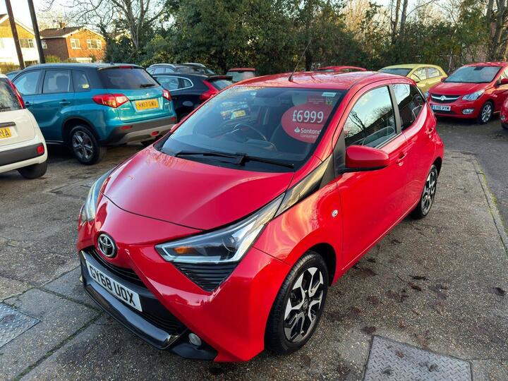 Toyota AYGO 1.0 VVT-i X-plore Euro 6 5dr Toyota AYGO 1.0 VVT-i X-plore Euro 6 5dr
