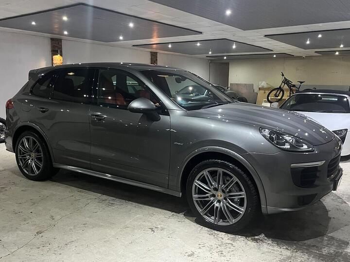 Porsche Cayenne 4.2 TD V8 S TiptronicS 4WD Euro 5 (s/s) 5dr Porsche Cayenne 4.2 TD V8 S TiptronicS 4WD Euro 5 (s/s) 5dr