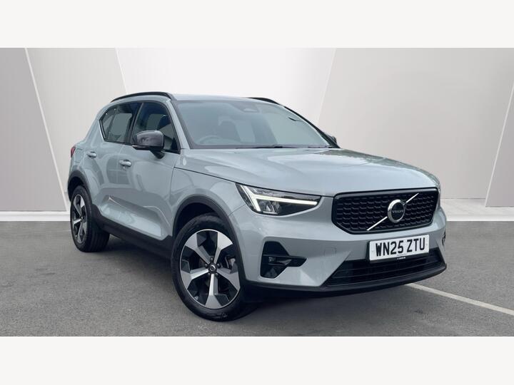 Volvo XC40 2.0 B4 MHEV Plus Dark DCT Auto Euro 6 (s/s) 5dr