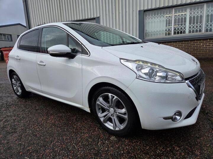 Peugeot 208 1.2 VTi Allure Euro 5 5dr