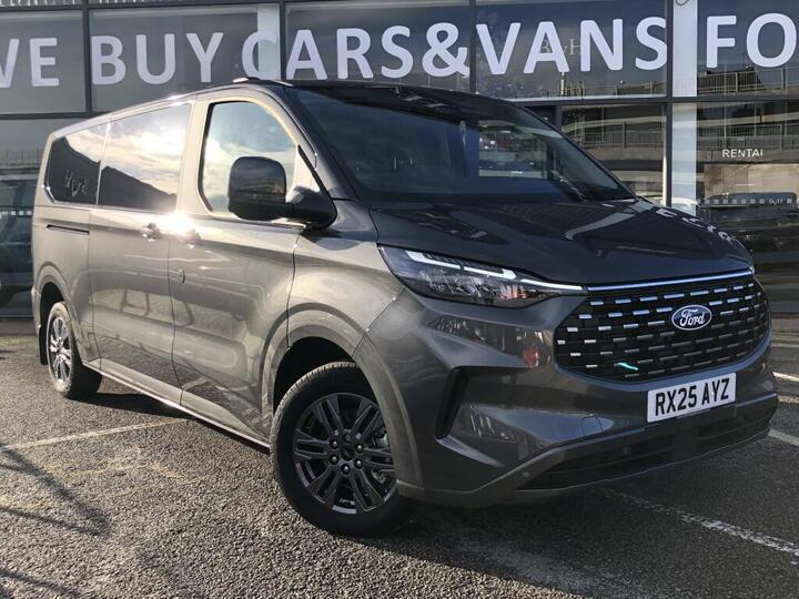 Ford TOURNEO CUSTOM DIESEL MPV 2.0 320 EcoBlue Titanium Luxe Auto L2 Euro 6 (s/s) 5dr Ford TOURNEO CUSTOM DIESEL MPV 2.0 320 EcoBlue Titanium Luxe Auto L2 Euro 6 (s/s) 5dr