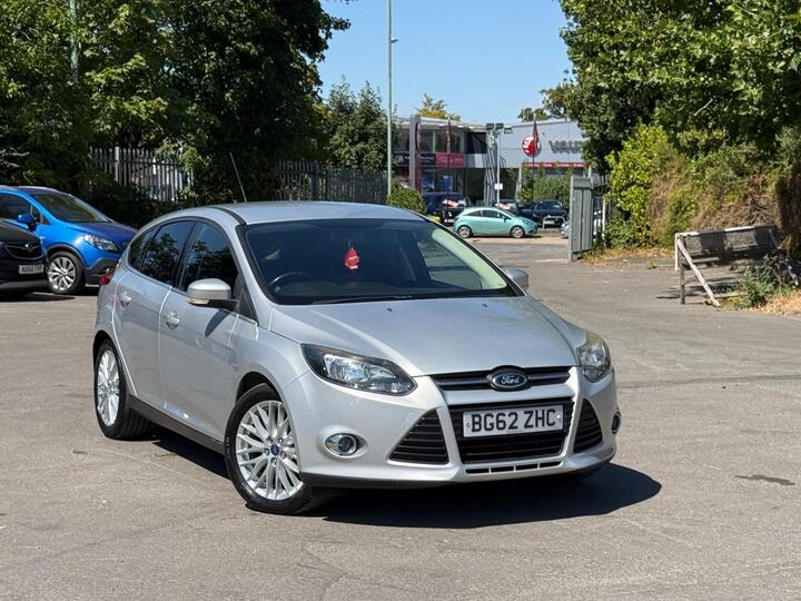 Ford Focus 1.0T EcoBoost Zetec Euro 5 (s/s) 5dr