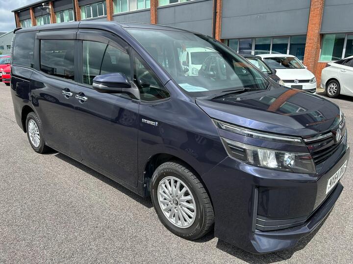 Toyota Voxy PETROL HYBRID AUTOMATIC  1790cc